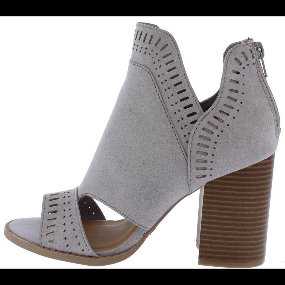 💝NEW Grey Suede V-Cut Chunky Heels